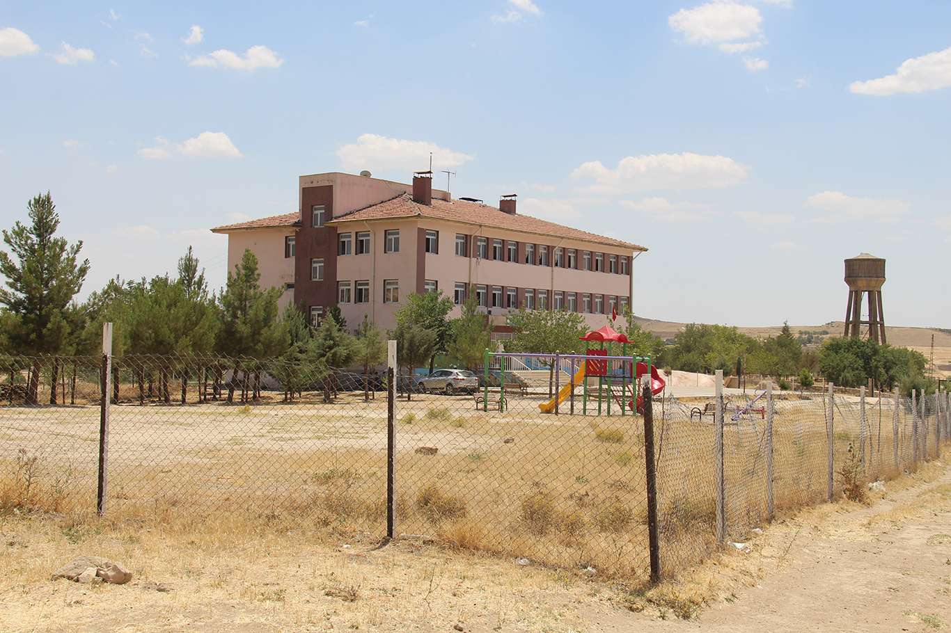 ​20 yıldır suya hasret kalan mahalle sakinleri yetkililere seslendi: Su sorunumuz çözülsün